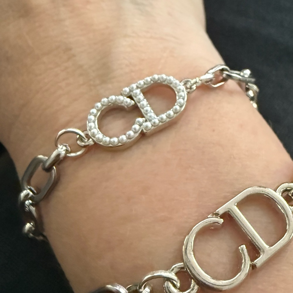 CD Silver Oval Chain Bracelet with Pearl CD Logo